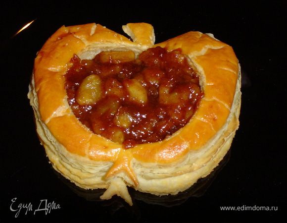 Выкладываем яблочную карамель в испеченные яблоки, и отправляем еще раз в духовку на 10 мин.