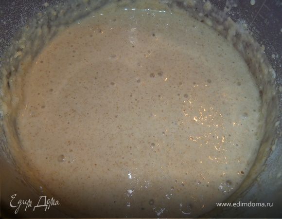 смешиваем и  готовим тесто , даём постоять минут 10 и ...