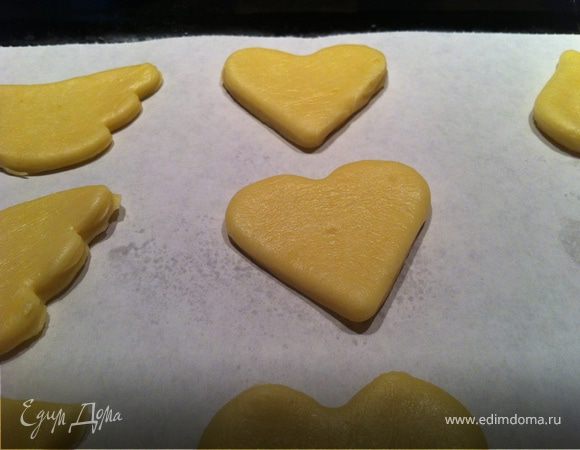  Выложить их на сухой противень, застеленный бумагой. кстати, первая партия была без вишни:)