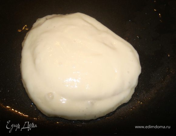 Сверху выкладываем вторую половину ложки теста.