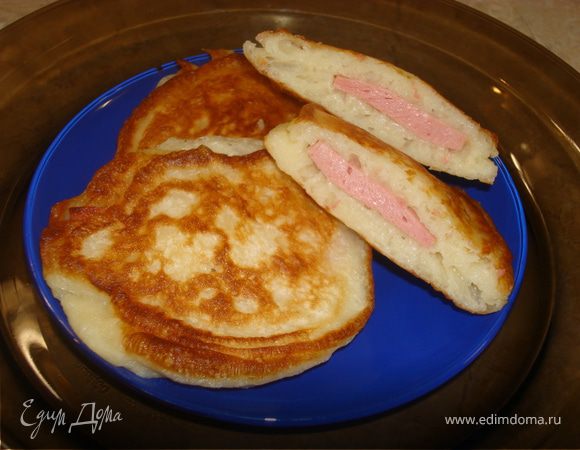 Даем остыть и приглашаем вашу любимую, маленькую вредину к столу)))... Кстати, папа детки уплетает оладушки с неменьшим успехом. 
Приятного аппетита!!!
