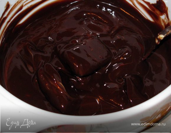 На водяной бане растопить сливочное масло с шоколадом.