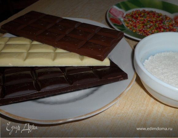 В это время растапливаем шоколад, и готовим то, чем будем украшать.