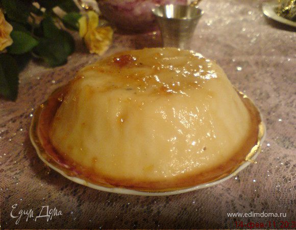 Карамельные нити держат форму и не таят на твёрдой поверхности.
На варианте без шоколада "нити"тоже прекрасно уложились,но растаяли через 2часа(получился карамельный соус).Учитывайте,если будете украшать другие "вещи".
Изготовление карамельных нитей я увидела у А.Селезнёва("Волосы Венеры")...Так "загорелась" сделать и случай настал(делала первый раз).