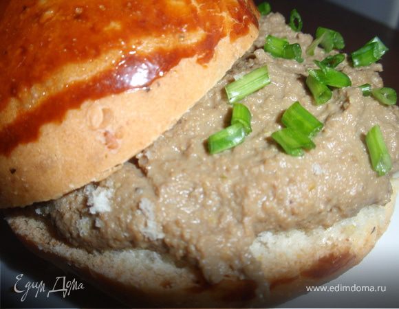 В почти готовый паштет отправляем семена горчицы и перемешиваем ложкой (не измельчаем) Убираем наш паштет в холодильник минимум на час. 
Приятного аппетита!!!