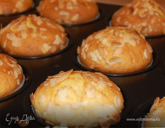 и ставим ,в предварительно разогретую духовку до 190 градусов, на 15-18 мин.
Готовые кексы остужаем в формочках.
 Готово!