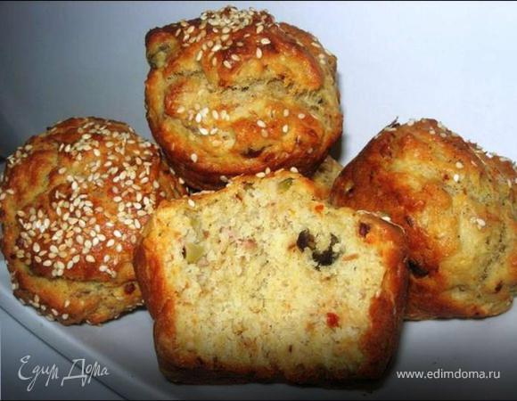 Смазать маслом формочки и заполнить на 3/4 Выпекать при 200 гр минут 20 ( по цвету )