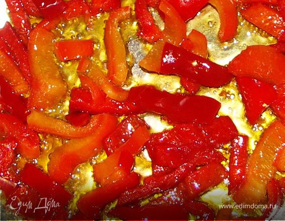 Соус:На масле слегка обжарим сладкий перец.