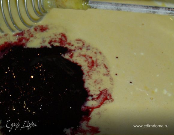 и добавляем к тесту, также добавляем растительное масло и тщательно перемешиваем.