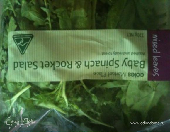 Все ингредиенты добавляете в количестве по Вашему усмотрению и предпочтению. Все аккуратно перемешать. Лично я майонез не перемешиваю с салатом, а просто выдавливаю его отдельно в блюдо с салатом. 