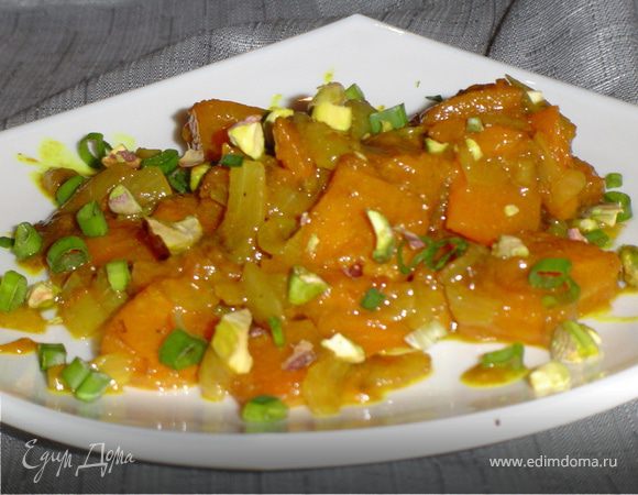 Посыпаем готовое блюдо фисташками и зеленым луком и наслаждаемся.