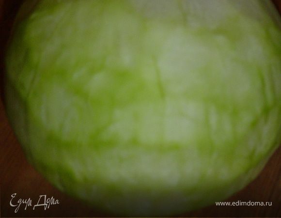 очищаем его от зеленой кожуры.