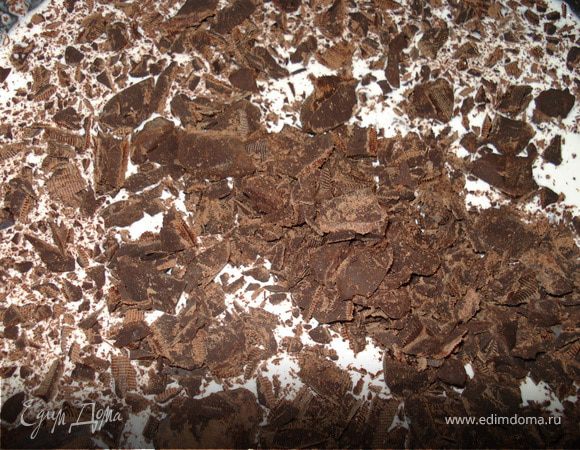 Растопить шоколад в сливках.