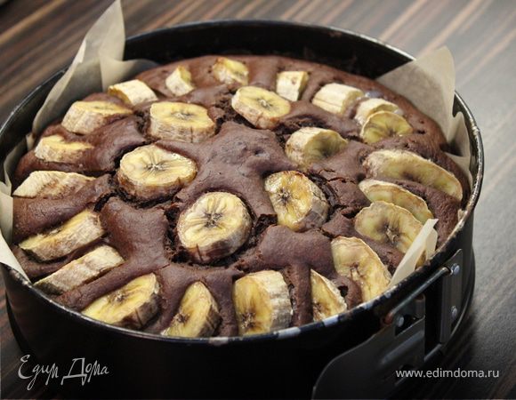 Выпекать в разогретой до 180 градусов духовке 50 минут. Готовность проверить деревянной палочкой или зубочисткой, она должна выходить сухой.