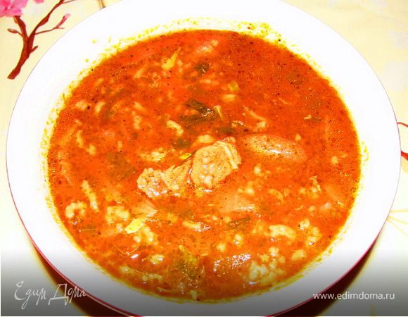 Положите в харчо хмели-сунели, размоченную тклапи, соль, чёрный и душистый перец, лавровый лист по вкусу и измельчённую петрушку с киндзой. Если Вы любите лук-порей, смело добавляйте, только белую часть, измельчённую кольцами. Проварите всё вместе 10 минут и подавайте. Приятного аппетита!