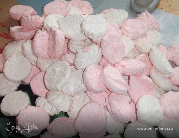 Зефир разделить на половинки.