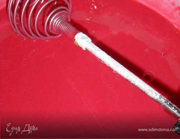 В конце добавляем растительное масло и еще раз перемешиваем.