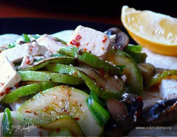 На сковороде гриль поджарить кабачки с двух сторон, убрать, теперь грибы.
Лепешки подрумянить с обеих сторон на гриле, побрызгать оливковым малсом.
Смешать овощи и сыр с паприкой, поперчить и выложить на лепшку, полить лимонным соком. Подавать.