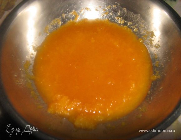 Тыкву сварить до готовности, добавить масло, сахар и приготовить пюре.