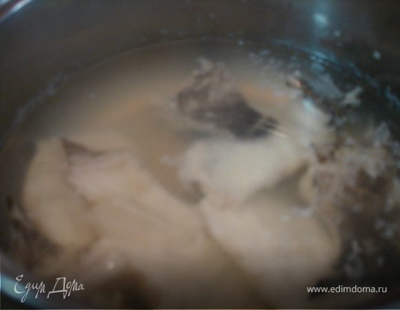 Из головы и хребта судака сварить бульон, он нам понадобиться позже.