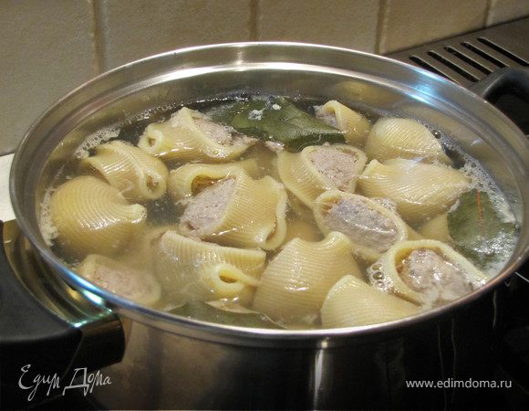 Макароны после "всплытия" варим на медленном огне 8-10 минут