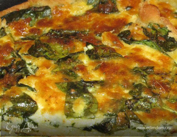 Отправить пирог в духовку, разогретую до 200 градусов и выпекать около 30 минут.Приятного аппетита!