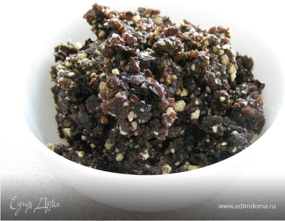 Сухофрукты, орехи и 1ст.л. какао соединяем и взбиваем в блендере до образования однородной массы.