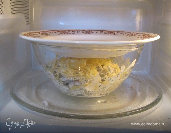 накрыла… и в микроволновку на 15 минут при мощности 750.
