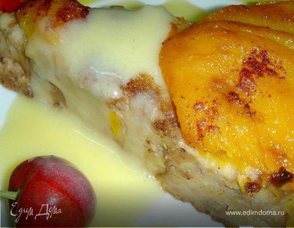 Яичный крем остудить смешать с соком от персиков который мы сохранили отдельно. Готовый пирог полить кремом. Готово !