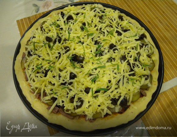 Густо посыпьте свежим розмарином. Отправьте в духовку на 25 минут при 220°C.