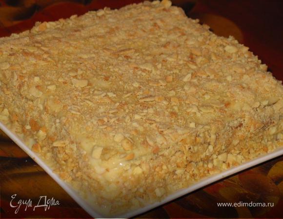 Закончить приготовление крема соединив взбитое сливочное масло, пломбир и заварную часть с помощью миксера. Промазать кремом все коржи, в том числе верхний. Украсить крошкой из обрезков верх и бочка "Наполеона". Около часа держала при комнатной температуре, затем отправила на холод. 
Bon appetit! 