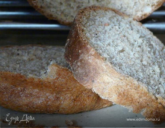 В миксере/блендере смешать цельнозерновую муку, 360мл воды, 2 яйца и дрожжи. Получится липкое тесто, накрыть его и оставить на час.
Добавить остальные ингридиенты и месить минут 10.
Смазать большую миску растительным маслом и выложить туда тесто, накрыть и оставить на час.
Теперь сформировать 2 шара и оставить на 30 мин.
Сделать из каждого шара лепешку, завернуть 2 края к центру и скрутить рулетом. Разложить по смазанным формам и накрыть пакетом еще на час.
Духовка 190С, печь на нижней полке ок.40 минут, остудить на решетке