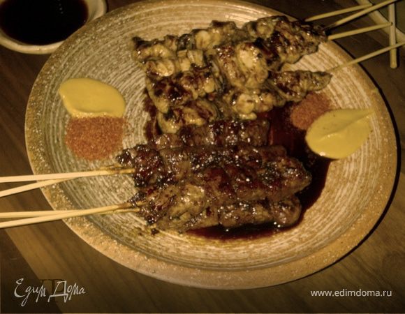 <<<<<<<Филе говядины>>>>>>
Разтёр кусок солью, перцем, чесноком и 2ч.л. оливкового масла. Мариновал в кульке при комнатной темп 1 час. Жарил на среднем огне по 1  минуты с каждой стороны и 45 секунд с соусом.

 <<<<<<<Куренная грудка с зеленым луком -Cасами>>>>>> 

Грудку слегка отбил (отбивным молотком). Мариновал в апельсиновом соке 1 час. Между кусочками курицы насаживал белые кусочки зеленого лука. Жарил на среднем огне по 2 минуты с каждой стороны и 1 1/2 минуты с соусом.

