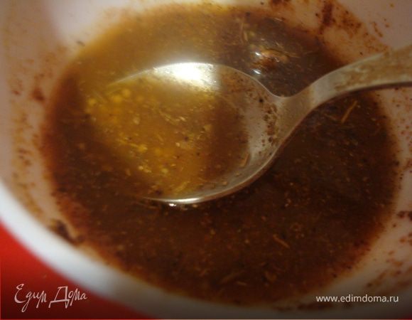 Смешаем кумин, куркуму, кориандр и сухую горчицу, добавим капельку воды - что бы получилась пастообразная масса.