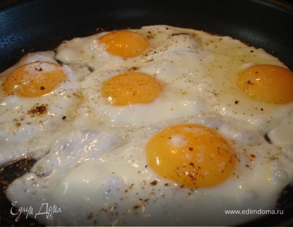 Как толко белок прихватился, солим и печим