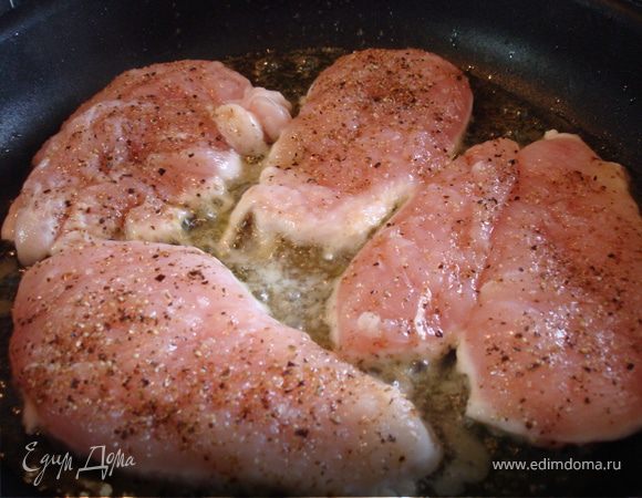 выкладываем на горячую сковородку