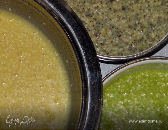 Разделите на три части. В одну добавьте мак, в другую - чай Матча.
