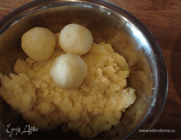 Из этой массы формируем шарики.