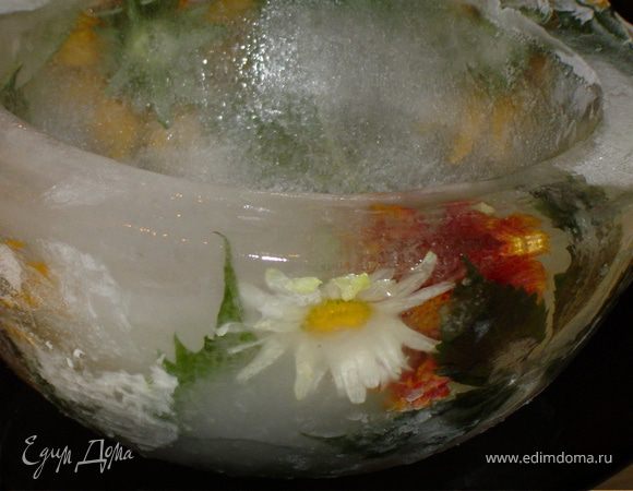  Берем готовую ледяную чашу (процесс ее изготовления я изложу отдельно, если Вас это заинтересует).