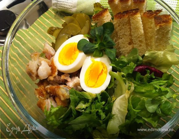 Выложить в п миску все ингредиенты.