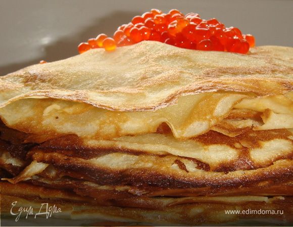 Вот тут внимание, мое "открытие", блин оказался настолько нежным, что я не смогла его перевернуть на другую сторону с помощью лопатки, что делать... Я взяла 2-ю сковородку и просто перевернула мой блин на нее.
