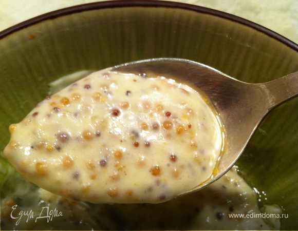 Смешать все ингредиенты для соуса в мисочке.