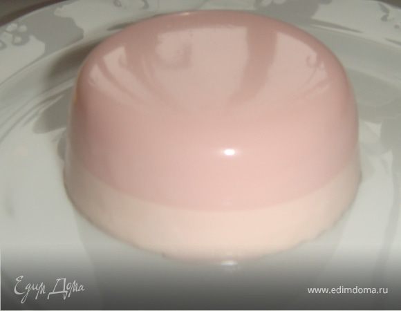 Ежели масса застыла, то это уже получился мусс. Так вот, формочку с готовым муссом опускаем на мгновенье в кипяток и переворачиваем на тарелочку. 
Готовим соус. На водяной бане топим шоколад, добавляем масло и молоко, тут же поливаем наш мусс и приятного аппетита!
