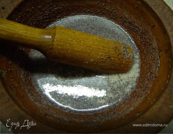 3. Для приготовления ПОСТНОГО варианта, вместо молока следует использовать воду. На фото изготовление макового постного молока.