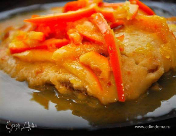 Как только коньяк выпарится, перекладываем блинчик в тарелку, поливаем соусом и украшаем карамелизированной апельсиновой цедрой.  Подаем сразу к столу. Вкус этого десерта очень трудно описать словами. Могу сказать одно, это потрясающе вкусно и несравнимо ни с чем.  Эти блины не только приятно кушать но и готовить и они никого не оставят равнодушными. Приятной Вам МАСЛЕНИЦЫ!