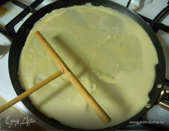 Для теста: 200 мл сливок (20%), 2 яйца, 3 ст л растительного масла, 2 ст ложки крахмала, 1,5 ст. муки, 1 ст. л. сахара, 0,5 ч л соли. (Отрегулируйте густоту теста так, чтобы вам было удобно с ним работать.