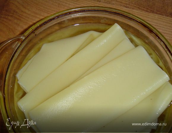 Отвариваем до полуготовности каннеллони.