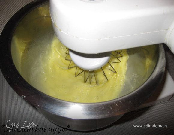 Взбиваем яйца 