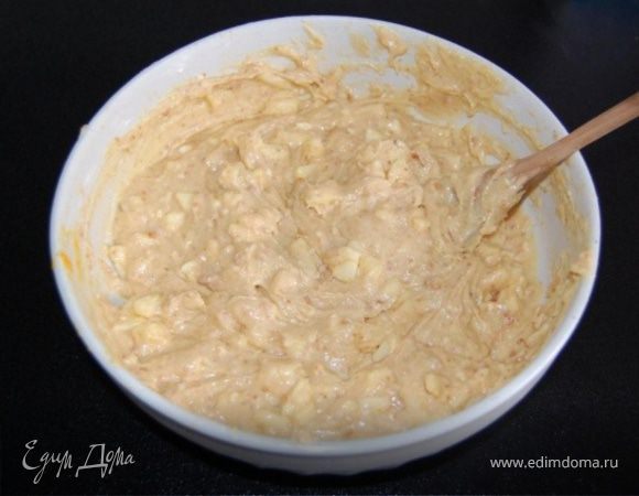 Добавить молоко и перемешать.