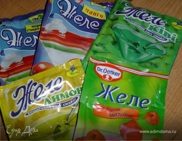 Берем готовое желе разных цветов.